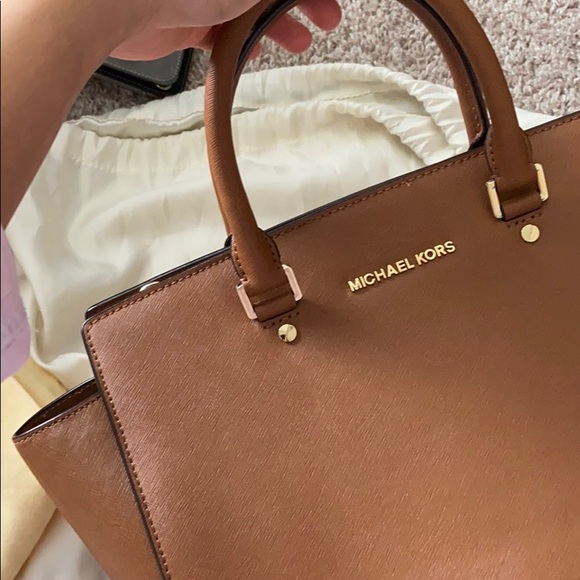 MK Selma Large in Brown - Picture 2 of 9